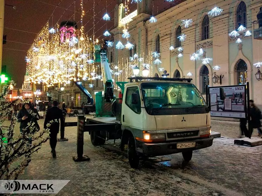 Автовышки для украшения города