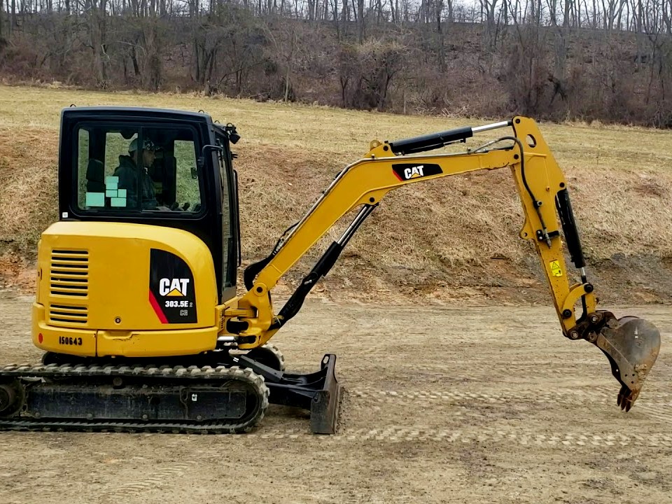 Аренда мини-экскаватора CAT 303.5E
