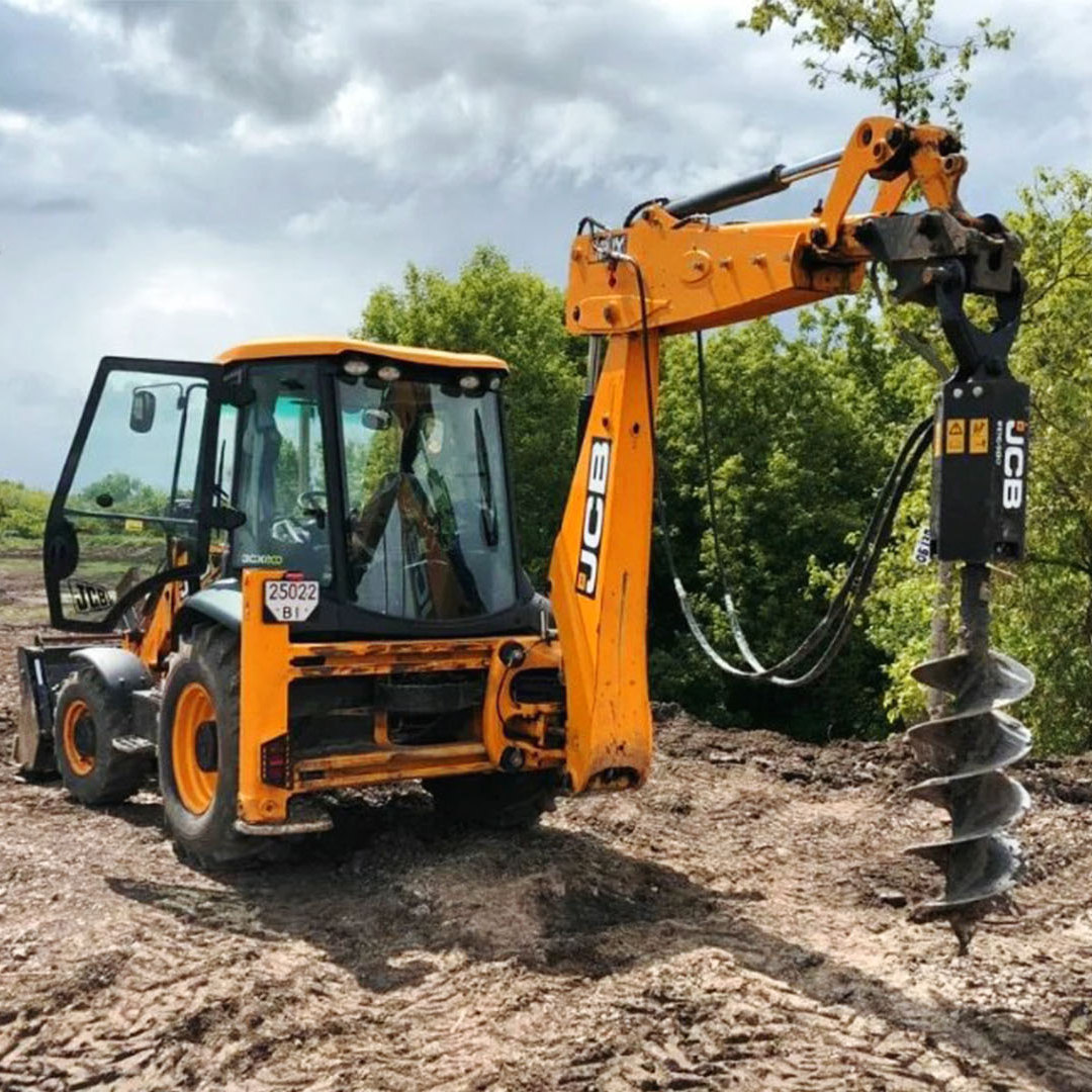 Аренда ямобур JCB 4CX в Москве и Московской области