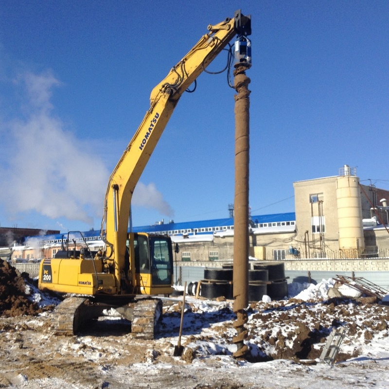 Аренда ямобура Komatsu PC200