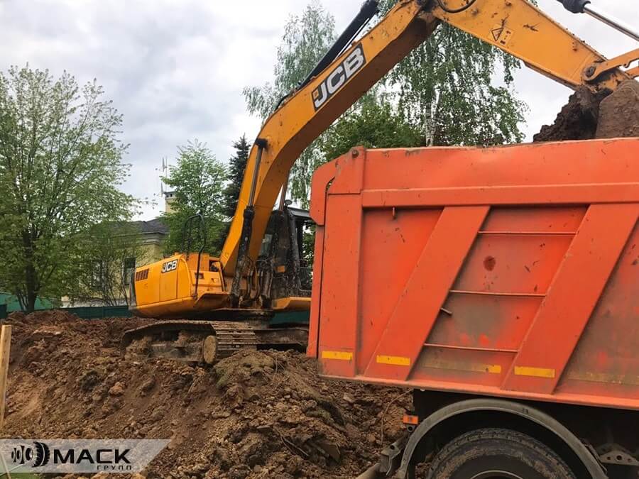 Разработка котлована для частного дома